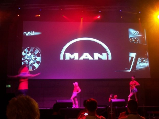 A táncos lányoknak mindenki örült