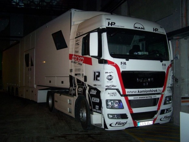 A Oxxo Racing Team báziskamionja