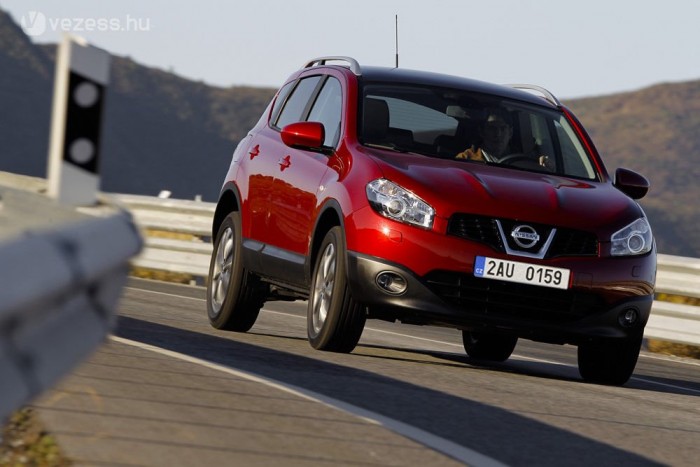 Nem fiatal, de nagyon is kívánatos a Nissan Qashqai. A meglévő értékek mellett 360 fokos kamera és az új 1,6-os dízelmotorja okoz boldog pillatanokat a tulajdonosnak. 