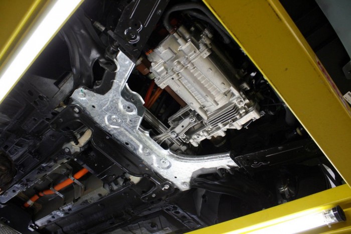 Villanyautó a magyar melósnak 6 | Vezess A motor és a vastag narancssárga kábel, ami az életerőt adó akkumulátorhoz tart