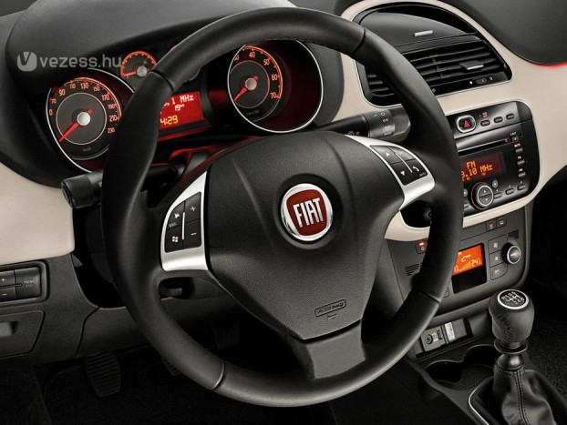 Megújult a családi FIAT 5 | Vezess Megújult a családi FIAT 5