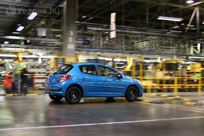 Az utolsó teszt a sor végén: fék, duda, lámpák