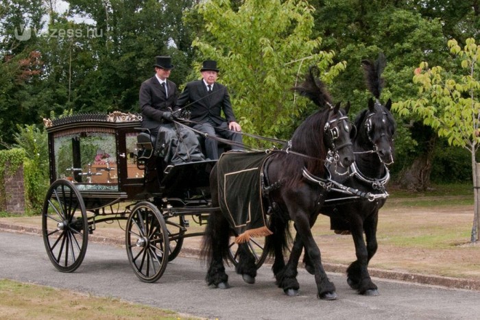 Halottaskocsival a diszkóbaleset ellen