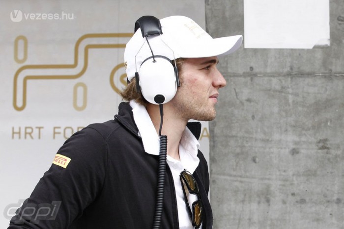 F1: Hazai ifjonccal újít a HRT