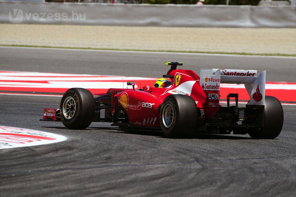 F1: Elvették Hamilton pole-ját 25