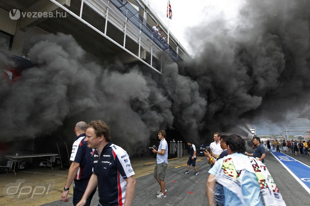 F1: Kósza szikra miatt égett a Williams 4