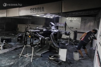 F1: Senna a megégett autóval indul