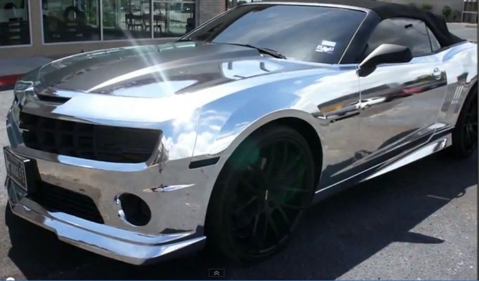 Tokától bokáig krómba mártott Camaro