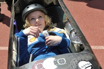 50 kilós lányok 50 centi magas versenyautókban