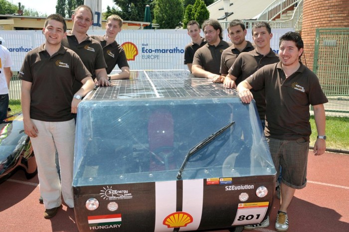 50 kilós lányok 50 centi magas versenyautókban 11 | Vezess Nem csak könyöktartónak lesz jó