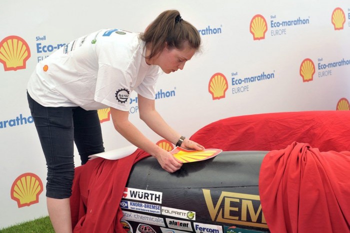 50 kilós lányok 50 centi magas versenyautókban 6 | Vezess Egyik csapat sem kap pénzt a Shelltől, a multi a versenyt rendezi