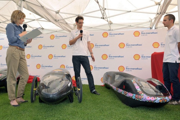 50 kilós lányok 50 centi magas versenyautókban 10 | Vezess Kimondottan dizájnos az ORCA (jobbra)