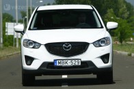 8,1 millió Ft az összkerekes CX-5 alapára ezzel a motorral, sok extrájával a tesztelt modell 9 140 000 forintba kerül