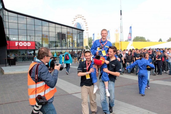 Kék foltok a lány testén és a magyar David Hasselhoff 8 | Vezess A bajnok pilóta