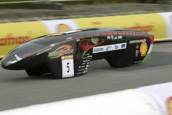 Kék foltok a lány testén és a magyar David Hasselhoff