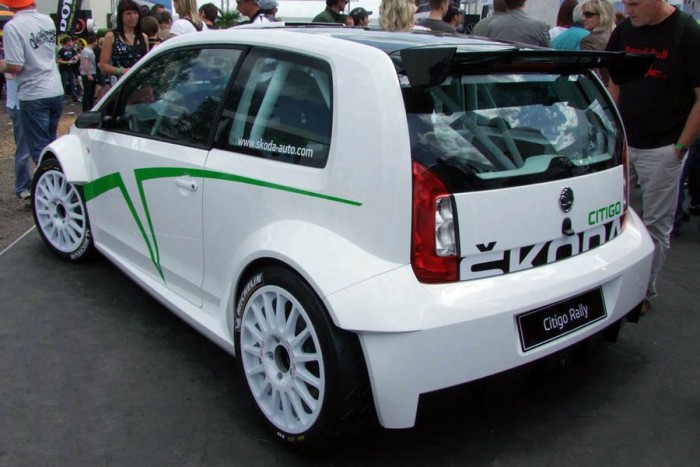 Apró, kőkemény Škoda 6