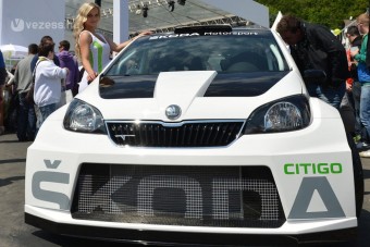 Apró, kőkemény Škoda