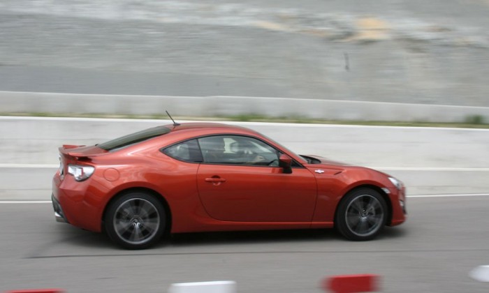 7,6 alatt gyorsul 100-ra kézi váltóval