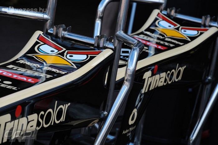 Rockerek és madarak a Lotusnál