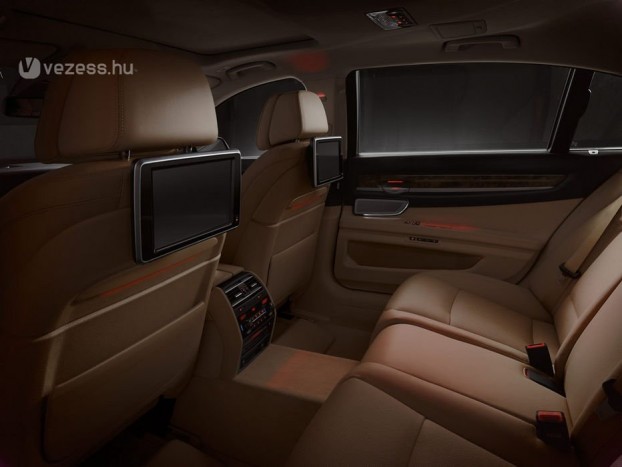 Több luxus a BMW csúcsmodelljében 10
