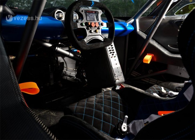 Renault sportkocsi 400 lóerővel 6 | Vezess Renault sportkocsi 400 lóerővel 6