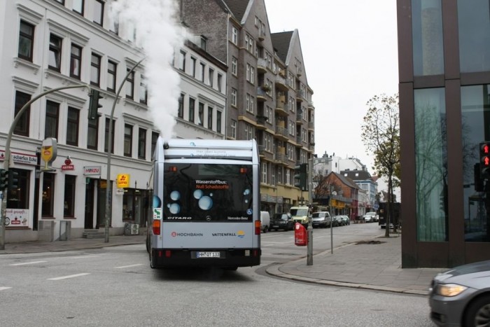 A második generációs változat még minden gyorsításkor vízgőzfelhőt lövellt a magasba.