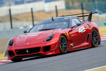 750 lóerős Ferrari az áldozatokért