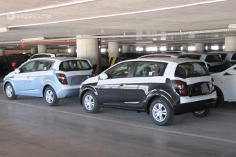 Több új autó fogy, mint tavaly