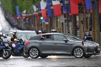 Száguldozott a francia államfő