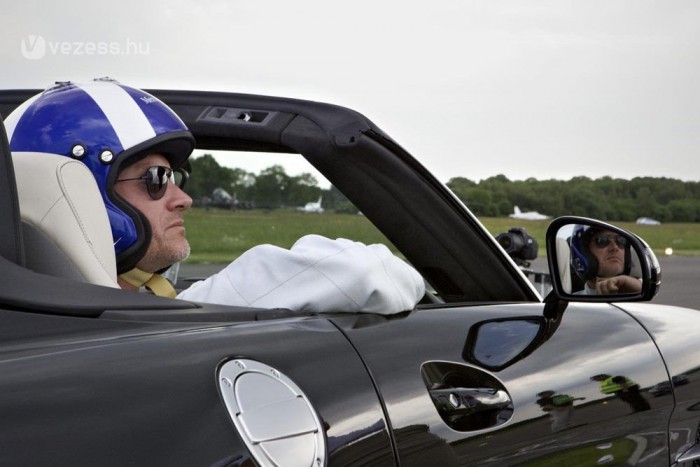 Coulthard autóval kapta el a golflabdát 4