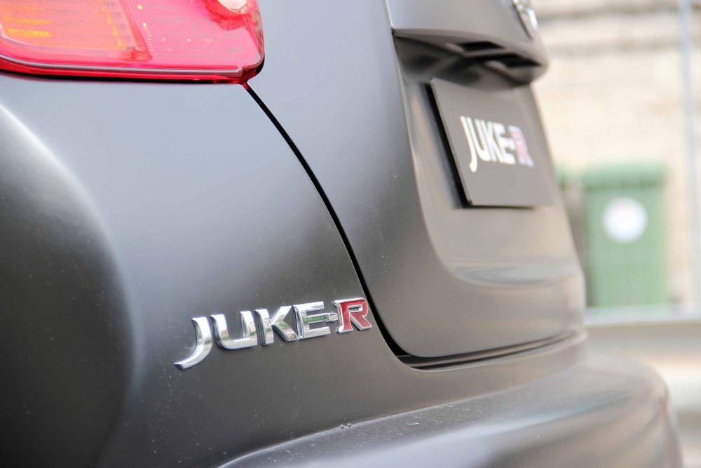A Juke-R külsőleg pár részlettől eltekintve teljesen megegyezik a szériadarabokkal