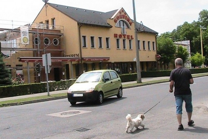 Villanyautóval Magyarországról Európába 11 | Vezess Ha elkészül a bővítés, jó kis villanyautó-Mekka lesz a mosonmagyaróvári Hotel Corvina