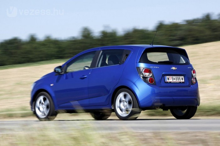 Kollégáink 3,3 és 3,8 liter közötti fogyasztási értékekkel szálltak ki az autókból