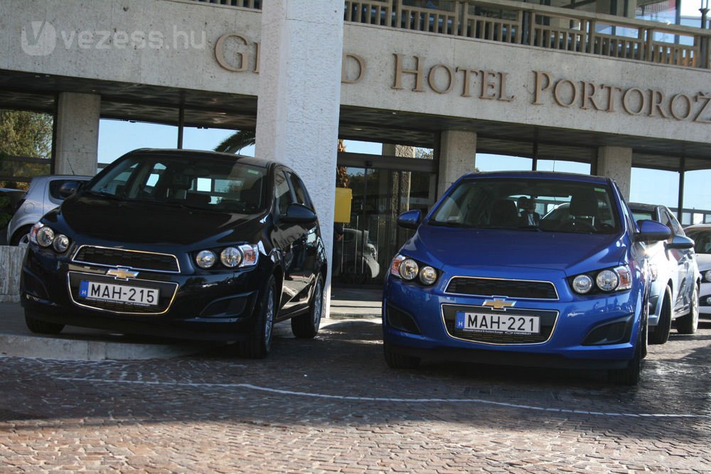 75 és 95 lóerős motorral kaphatók az 1,3-as dízel Aveók