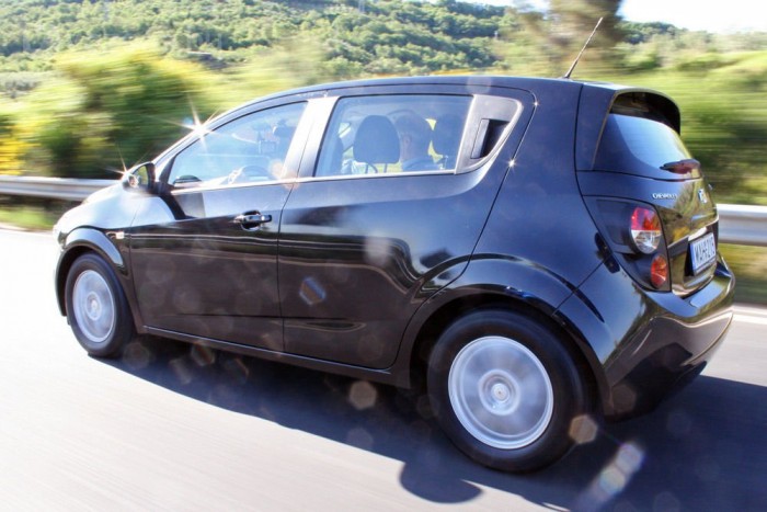 Melyik autó fogyaszt a legkevesebbet? 2 Tetszett az Aveo futóműve, a FIAT eredetű, apró dízel átlagos. A 75 lóerős verzió elég tohonya, de a 210 Nm nyomatékú erősebbikkel fürgén gyorsult. Mi 97-re állított tempomattal haladtunk