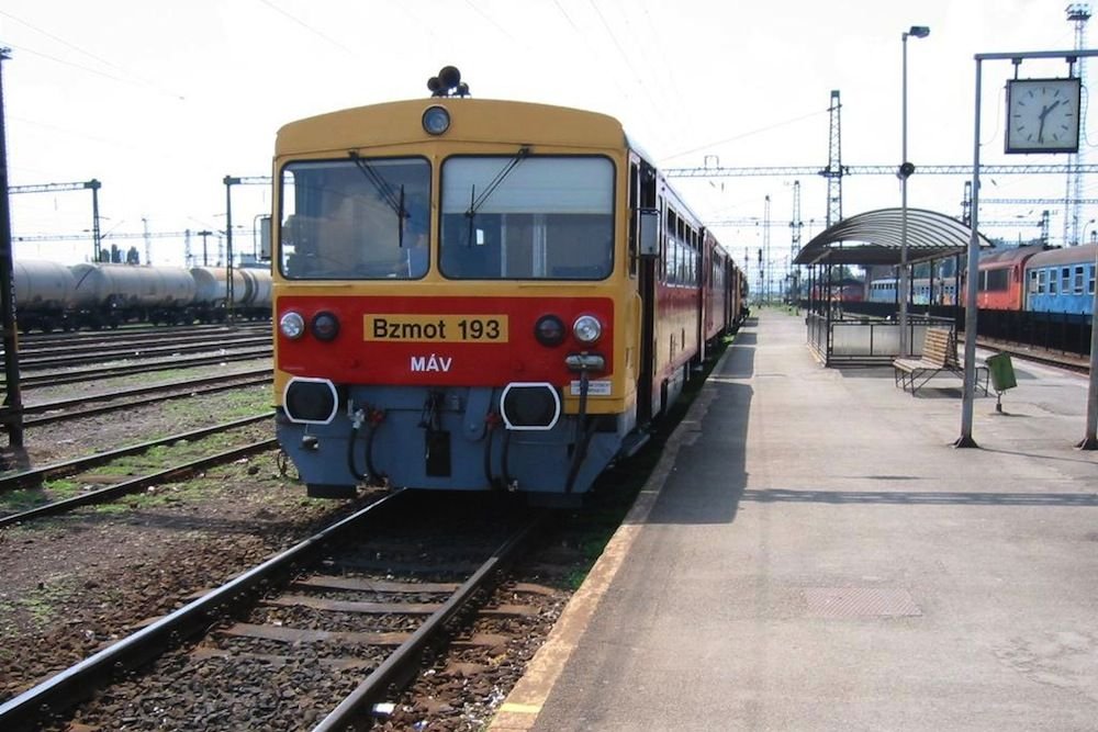 A 228 kW-os, MAN D2866 LUH20 típusú motorral szerelt Bzmot 193-as pályaszámú motorkocsi.