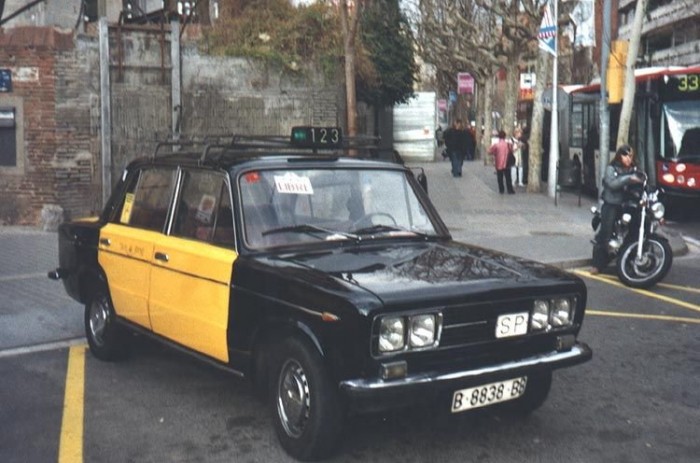 Fekete-sárga az új budapesti taxi 3 | Vezess Taxi Barcelonában