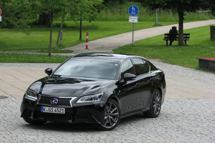 A világ legnagyobb tévéje autóban 2 A forma meglehetősen megosztóra sikeredett. Túl sok a BMW-s utalás, túl erőteljes a front, túl egyhangú a profil, túl semleges a far, de néha, egyes szögekből kimondottan jól tud kinézni