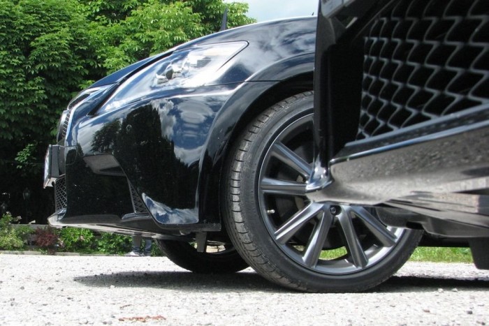 Tényleg azt hittem a pihenőben, mikor körbejártam a kocsit, hogy nekimentünk valaminek