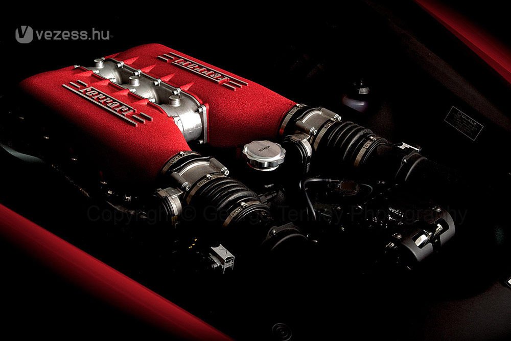 A Ferrari V8-as motorja a legjobb teljesítményű