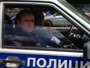 Autós tette helyre a szabálytalan rendőrt