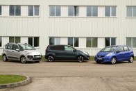 1,4 literes benzines motorral a C3 Picasso fogyaszt a legtöbbet, átlagosan 7,2 litert. A Note beéri 6,8, az igen takarékos Jazz pedig 6,2 literrel