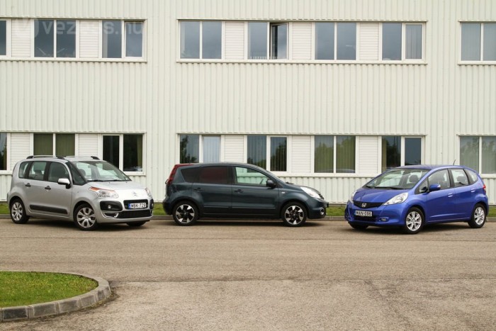 Teszt: takarékos családi autók 9 1,4 literes benzines motorral a C3 Picasso fogyaszt a legtöbbet, átlagosan 7,2 litert. A Note beéri 6,8, az igen takarékos Jazz pedig 6,2 literrel