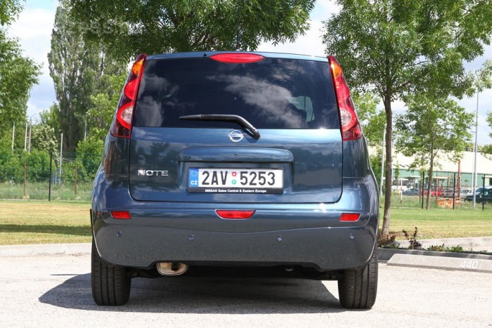 Kedvező az 1,1 tonna alatti önsúly. A Nissan és a C3 Picasso Euro NCAP-töréstesztje csak négycsillagos, a Jazzé öt