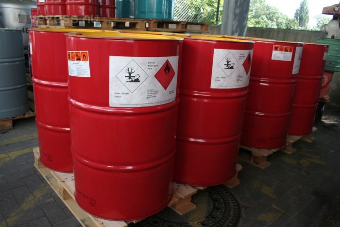 Nem folyik a kőolaj 9 43 000 töltőállomáson tavaly 145 milliárd liter üzemanyagot adott el a Shell. Ennek elhanyagolható része megy a Forma-1-be. A címzett a Ferrari, a Toro Rosso vagy a Sauber is lehet