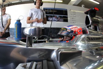 F1: Button a végére eresztett le