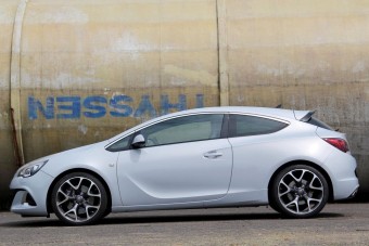 Vezettük a legerősebb Opel Astrát