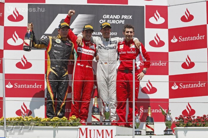 F1: Alonso duplázott, Schumi a dobogón 10