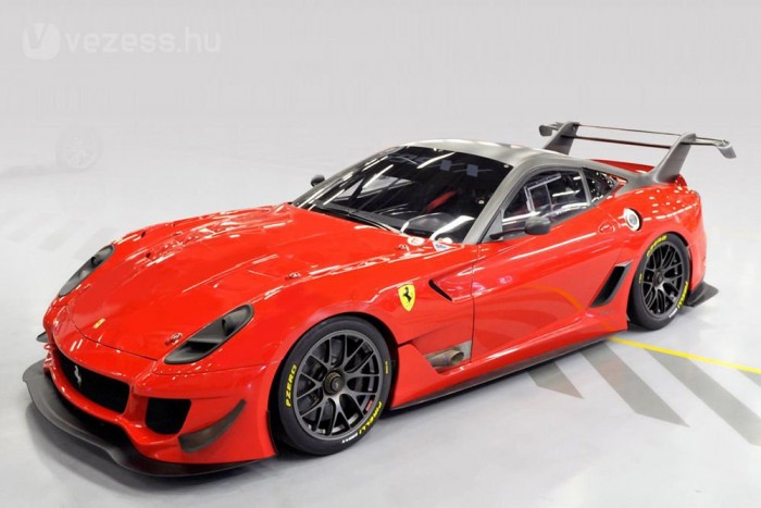 400 millióért ment el a földrengés károsultjainak felajánlott Ferrari