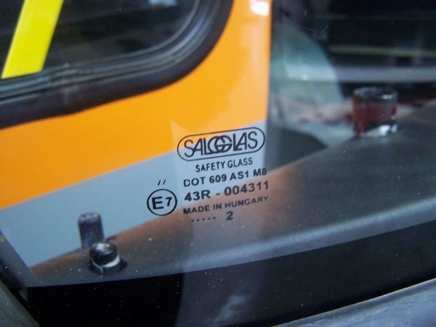 Magyar szélvédő kerül az amerikai buszokba